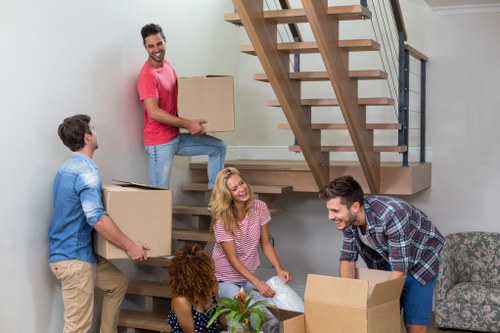 Moving van service supporting an apartment relocation in Canary Wharf