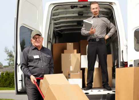 Residential moving van help for flats and apartment buildings in Canary Wharf
