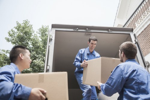 Apartment move support with a removal truck in Canary Wharf Docklands