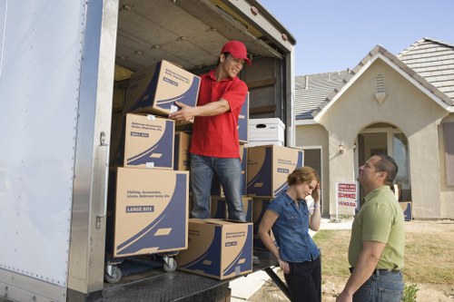 Professional house moving service for Canary Wharf residents