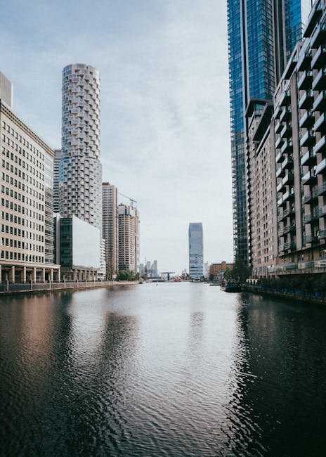 https://canarywharfmanandvan.co.uk/blog/canary-wharf-removals-guide-for-marsh-wall-apartments/